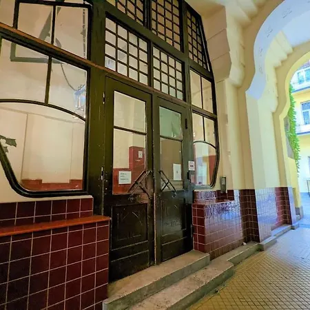 Cute 1Br Apt In Central Budapest - Purple House Exterior photo