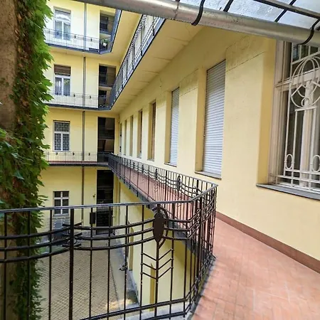 Cute 1Br Apt In Central Budapest - Purple House Exterior photo