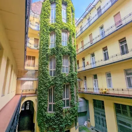 Cute 1Br Apt In Central Budapest - Purple House Exterior photo