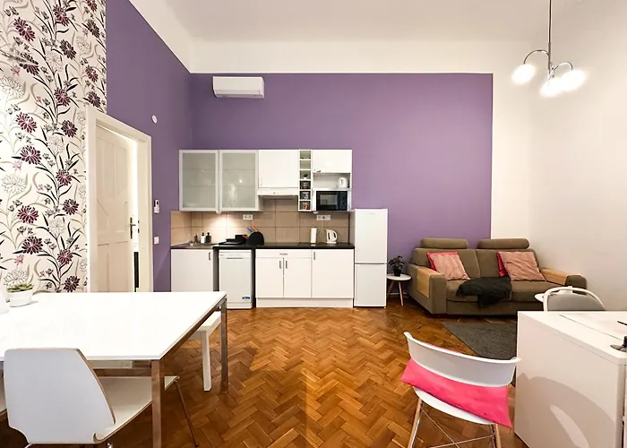 Cute 1Br Apt In Central Budapest - Purple House