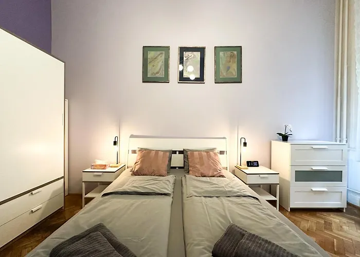 Cute 1Br Apt In Central Budapest - Purple House