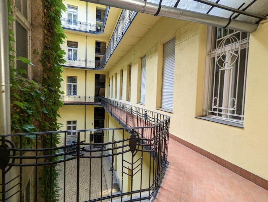דירה Cute 1br In - Purple House